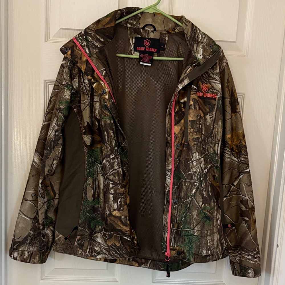 Academy Sports Camo Hunting Jacket with Pink Trim. Women’s Large. New No Tags.